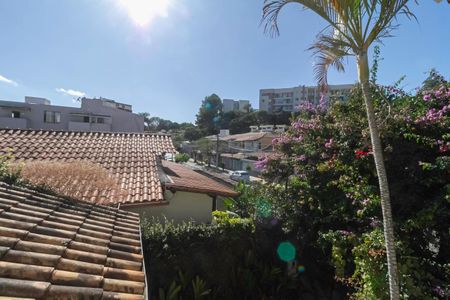 Casa à venda com 341m², 5 quartos e 6 vagas Casa à venda com 341m², 5 quartos e 6 vagasQuarto 3 - Vista