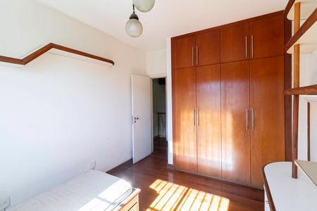 Casa à venda com 341m², 5 quartos e 6 vagas Casa à venda com 341m², 5 quartos e 6 vagasQuarto 2