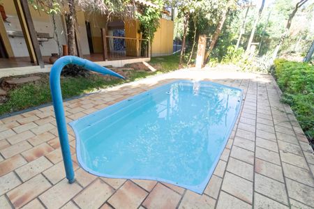 Casa à venda com 341m², 5 quartos e 6 vagas Casa à venda com 341m², 5 quartos e 6 vagasPiscina