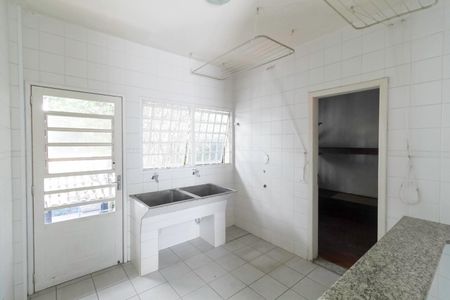 Casa à venda com 341m², 5 quartos e 6 vagas Casa à venda com 341m², 5 quartos e 6 vagasÁrea de serviço