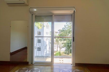 Casa à venda com 341m², 5 quartos e 6 vagas Casa à venda com 341m², 5 quartos e 6 vagasSuíte