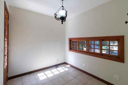 Casa à venda com 341m², 5 quartos e 6 vagas Casa à venda com 341m², 5 quartos e 6 vagasQuarto 1