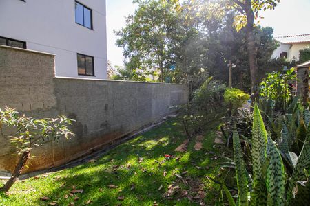 Casa à venda com 341m², 5 quartos e 6 vagas Casa à venda com 341m², 5 quartos e 6 vagasQuintal