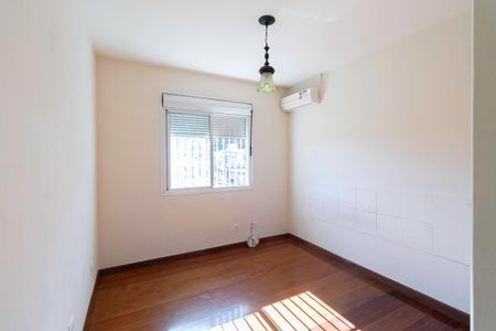 Casa à venda com 341m², 5 quartos e 6 vagas Casa à venda com 341m², 5 quartos e 6 vagasQuarto 3