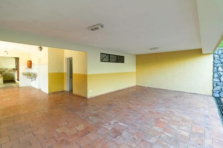 Casa à venda com 341m², 5 quartos e 6 vagas Casa à venda com 341m², 5 quartos e 6 vagasGaragem