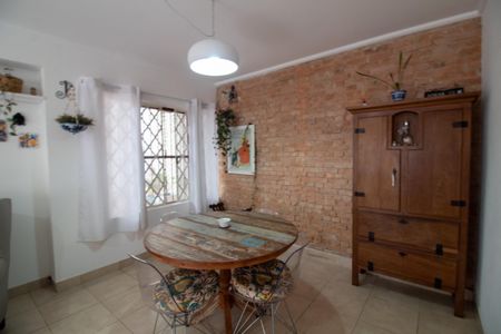 Casa à venda com 106m², 3 quartos e 2 vagas Casa à venda com 106m², 3 quartos e 2 vagasSala de Jantar