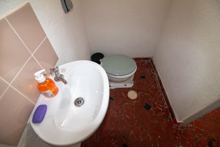 Casa à venda com 106m², 3 quartos e 2 vagas Casa à venda com 106m², 3 quartos e 2 vagasBanheiro de Serviço