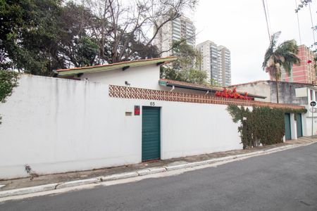 Casa à venda com 106m², 3 quartos e 2 vagas Casa à venda com 106m², 3 quartos e 2 vagasFachada