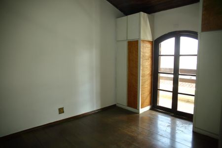 Casa para alugar com 327m², 4 quartos e 4 vagasSuíte (Casa 2)