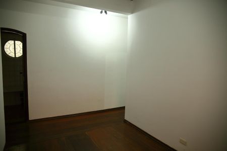 Casa para alugar com 327m², 4 quartos e 4 vagasSuíte