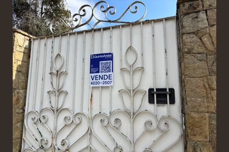 Casa à venda com 327m², 4 quartos e 4 vagas Casa à venda com 327m², 4 quartos e 4 vagasPlaca