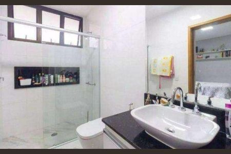 Casa à venda com 300m², 4 quartos e 4 vagas Casa à venda com 300m², 4 quartos e 4 vagasBanheiro