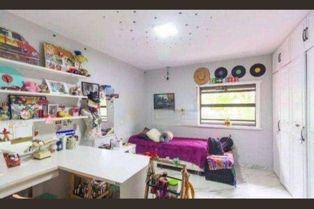 Casa à venda com 300m², 4 quartos e 4 vagas Casa à venda com 300m², 4 quartos e 4 vagasQuarto