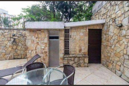 Casa à venda com 300m², 4 quartos e 4 vagas Casa à venda com 300m², 4 quartos e 4 vagasQuintal