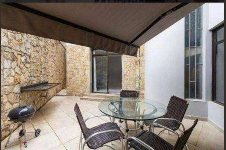 Casa à venda com 300m², 4 quartos e 4 vagas Casa à venda com 300m², 4 quartos e 4 vagasQuintal