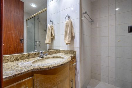 Apartamento à venda com 94m², 2 quartos e 1 vaga Apartamento à venda com 94m², 2 quartos e 1 vagaBanheiro da Suíte 1