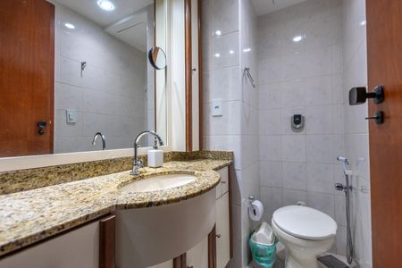 Apartamento à venda com 94m², 2 quartos e 1 vaga Apartamento à venda com 94m², 2 quartos e 1 vagaBanheiro da Suíte 2