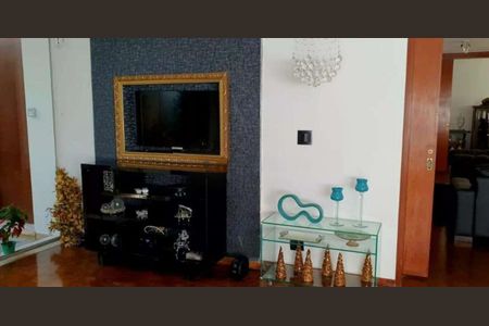 Casa à venda com 300m², 5 quartos e 3 vagas Casa à venda com 300m², 5 quartos e 3 vagasQuarto