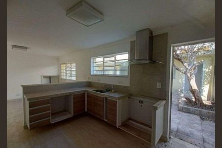 Casa à venda com 220m², 4 quartos e 3 vagas Casa à venda com 220m², 4 quartos e 3 vagasCozinha