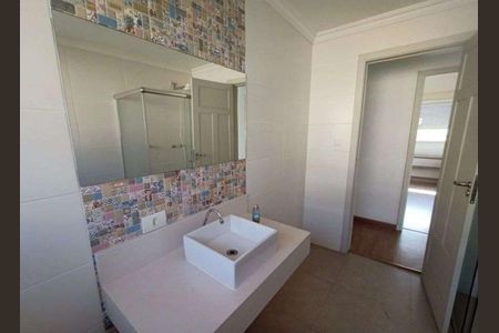 Casa à venda com 220m², 4 quartos e 3 vagas Casa à venda com 220m², 4 quartos e 3 vagasBanheiro