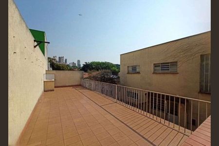 Casa à venda com 220m², 4 quartos e 3 vagas Casa à venda com 220m², 4 quartos e 3 vagasQuintal