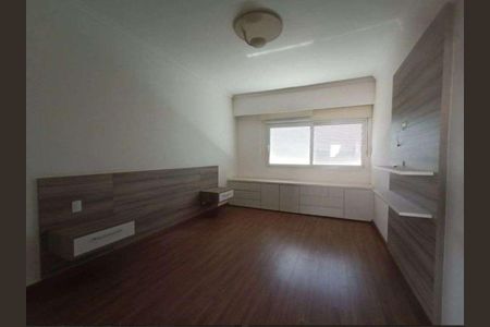 Casa à venda com 220m², 4 quartos e 3 vagas Casa à venda com 220m², 4 quartos e 3 vagasQuarto