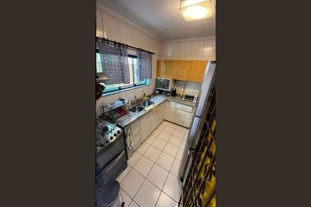 Casa à venda com 300m², 2 quartos e 3 vagas Casa à venda com 300m², 2 quartos e 3 vagasCozinha