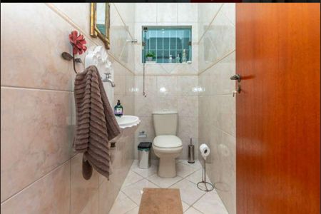Casa à venda com 200m², 3 quartos e 3 vagas Casa à venda com 200m², 3 quartos e 3 vagasBanheiro