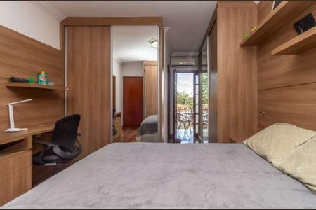 Casa à venda com 200m², 3 quartos e 3 vagas Casa à venda com 200m², 3 quartos e 3 vagasQuarto