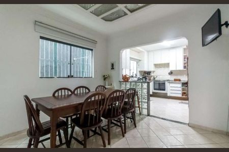 Casa à venda com 200m², 3 quartos e 3 vagas Casa à venda com 200m², 3 quartos e 3 vagasSala de jantar