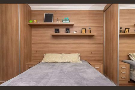 Casa à venda com 200m², 3 quartos e 3 vagas Casa à venda com 200m², 3 quartos e 3 vagasQuarto