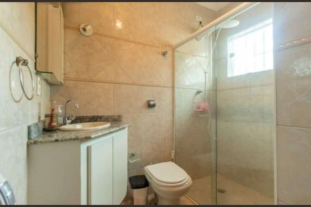 Casa à venda com 200m², 3 quartos e 3 vagas Casa à venda com 200m², 3 quartos e 3 vagasBanheiro