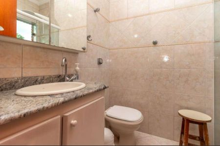 Casa à venda com 200m², 3 quartos e 3 vagas Casa à venda com 200m², 3 quartos e 3 vagasBanheiro
