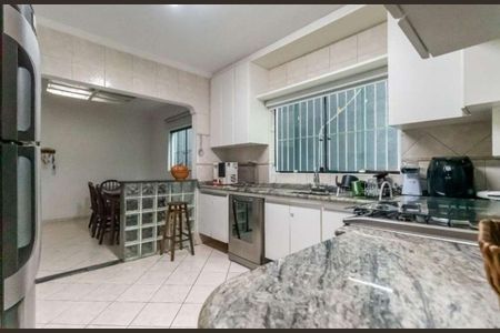 Casa à venda com 200m², 3 quartos e 3 vagas Casa à venda com 200m², 3 quartos e 3 vagasCozinha