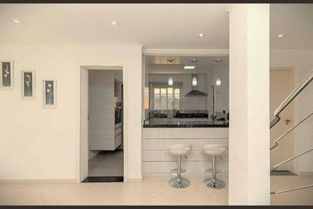 Casa à venda com 360m², 4 quartos e 4 vagas Casa à venda com 360m², 4 quartos e 4 vagasCozinha