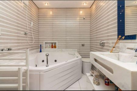 Casa à venda com 270m², 3 quartos e 5 vagas Casa à venda com 270m², 3 quartos e 5 vagasBanheiro