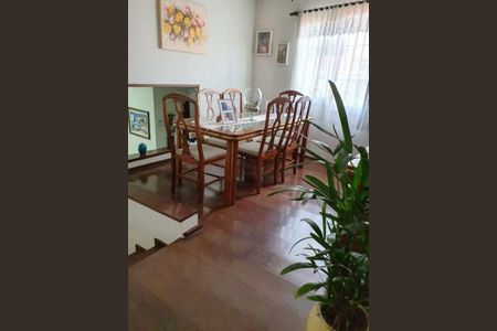 Casa à venda com 280m², 3 quartos e 2 vagasSala