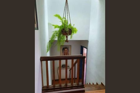 Casa à venda com 280m², 3 quartos e 2 vagasEscada