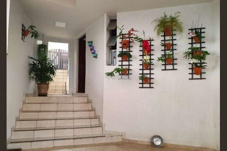 Casa à venda com 280m², 3 quartos e 2 vagasEscada