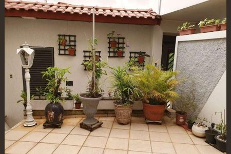 Casa à venda com 280m², 3 quartos e 2 vagasQuintal