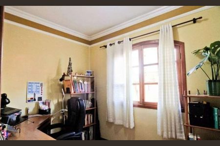 Casa à venda com 350m², 4 quartos e 4 vagas Casa à venda com 350m², 4 quartos e 4 vagasQuarto