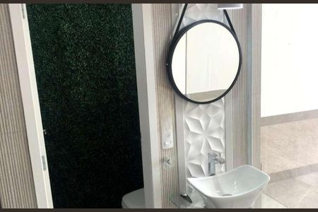Casa à venda com 300m², 4 quartos e 2 vagas Casa à venda com 300m², 4 quartos e 2 vagasBanheiro