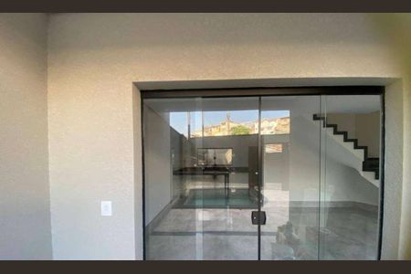 Casa à venda com 300m², 3 quartos e 2 vagas Casa à venda com 300m², 3 quartos e 2 vagasÁrea Externa