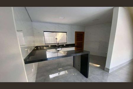 Casa à venda com 300m², 3 quartos e 2 vagas Casa à venda com 300m², 3 quartos e 2 vagasCozinha