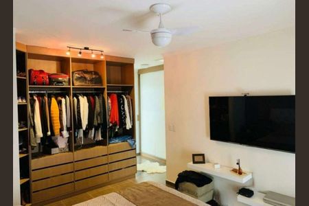 Casa à venda com 300m², 3 quartos e 3 vagas Casa à venda com 300m², 3 quartos e 3 vagasQuarto