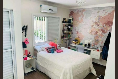 Casa à venda com 300m², 3 quartos e 3 vagas Casa à venda com 300m², 3 quartos e 3 vagasQuarto