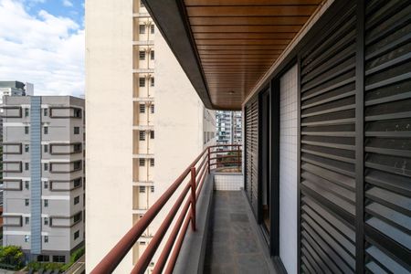 Apartamento à venda com 189m², 3 quartos e 3 vagas Apartamento à venda com 189m², 3 quartos e 3 vagasVaranda da Suíte 1