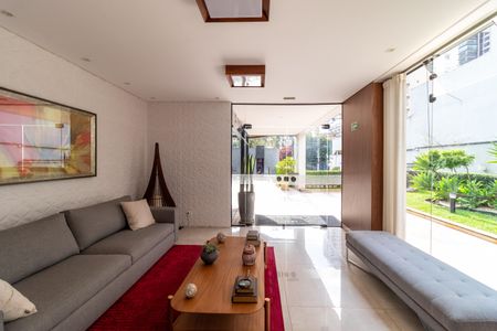 Apartamento à venda com 189m², 3 quartos e 3 vagas Apartamento à venda com 189m², 3 quartos e 3 vagasÁrea comum - Hall social