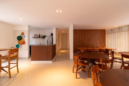 Apartamento à venda com 189m², 3 quartos e 3 vagas Apartamento à venda com 189m², 3 quartos e 3 vagasÁrea comum - Salão de festas