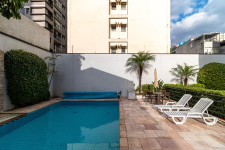 Apartamento à venda com 189m², 3 quartos e 3 vagas Apartamento à venda com 189m², 3 quartos e 3 vagasÁrea comum - Piscina